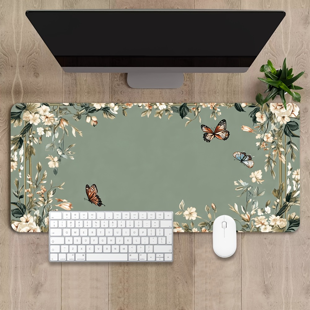 Desk Setup Simple - 나비 무늬와 녹색 꽃무늬가 있는 식물